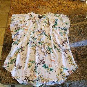 Flowy, scalloped edge sleaved blouse